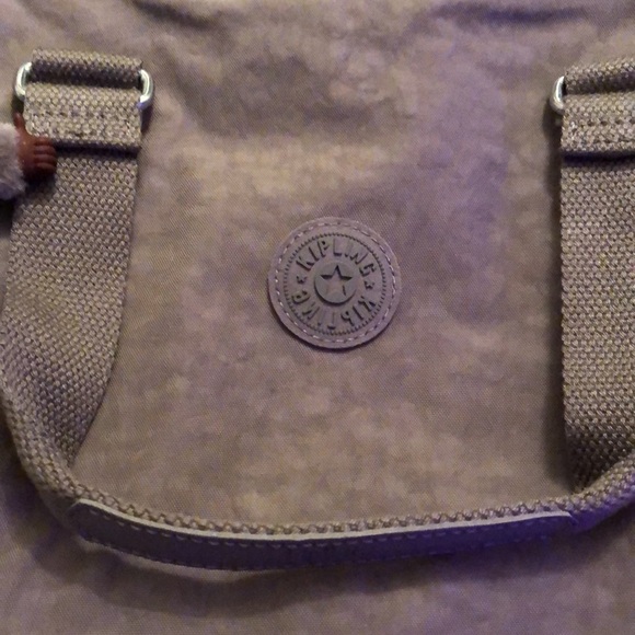 Kipling Amiel Medium Crossbody Bag Color Cool Grey Tonal + Monkey Key Chain NWT - Picture 7 of 16